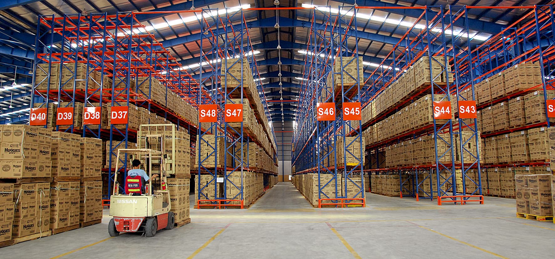 Heavy duty warehouse racking system